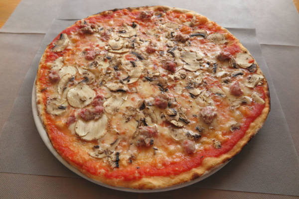 tomato, mozzarella, mushrooms, Italian sausage