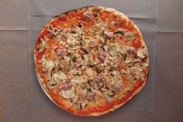 tomato, mozzarella, mushrooms, Italian sausage