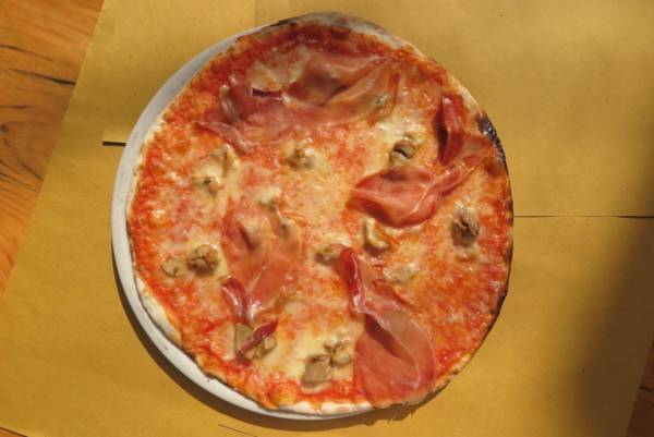 tomato, mozzarella, parma ham, porcini mushroom