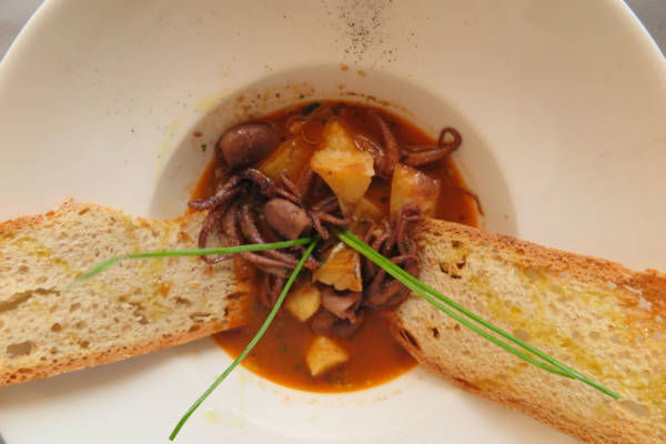 Stewed Octopus with Potato and Crunchy Bread