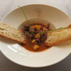 Stewed Octopus with Potato and Crunchy Bread