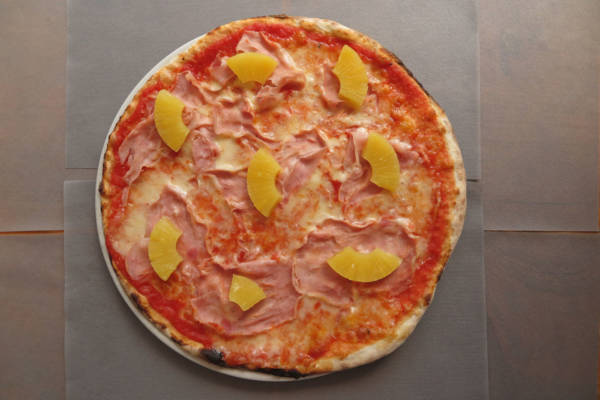 tomato, mozzarella, ham, pineapple