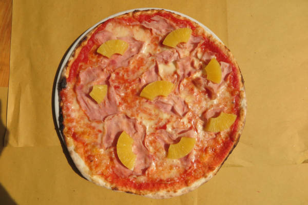 tomato, mozzarella, ham, pineapple
