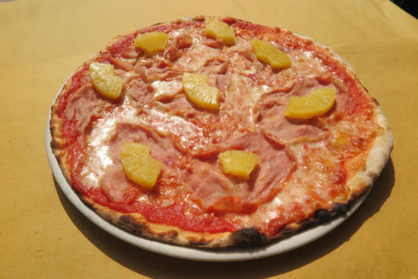 tomato, mozzarella, ham, pineapple