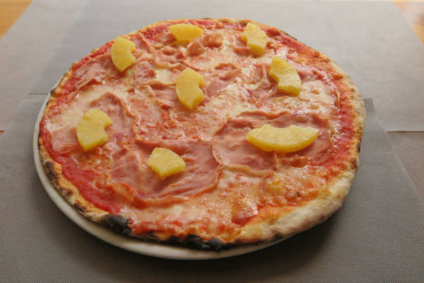 tomato, mozzarella, ham, pineapple