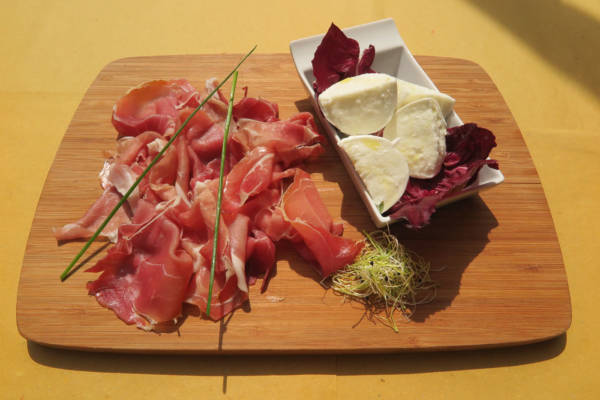 Buffalo mozzarella, parma ham