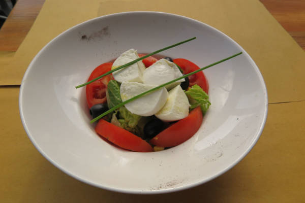 buffalo mozzarella, lettuce, sliced tomatoes, black olives, sweetcorn