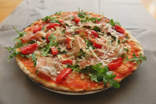 tomato, buffalo mozzarella, cherry tomatoes, rocket,parma ham, parmesan cheese
