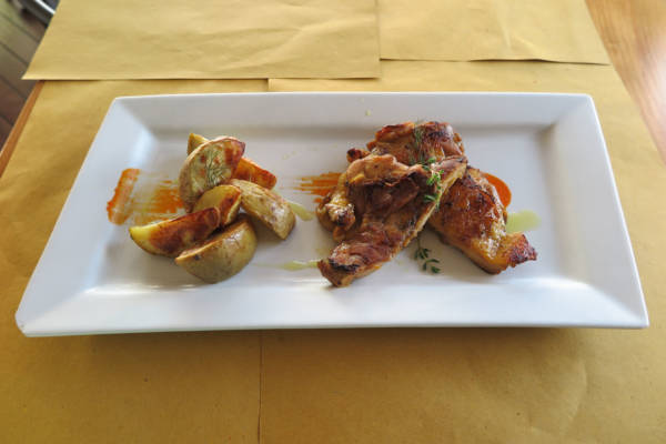 Chicken Thigh “Payés” with Roasted Potato