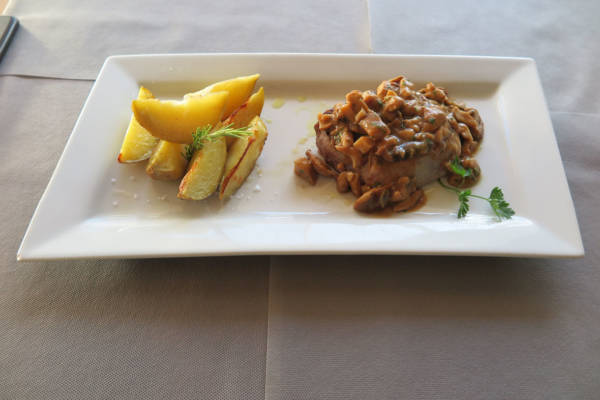 Fillet of Beef with Porcino Mushrooms with Roasted Potato