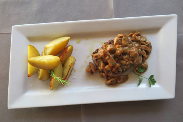 Fillet of Beef with Porcino Mushrooms with Roasted Potato