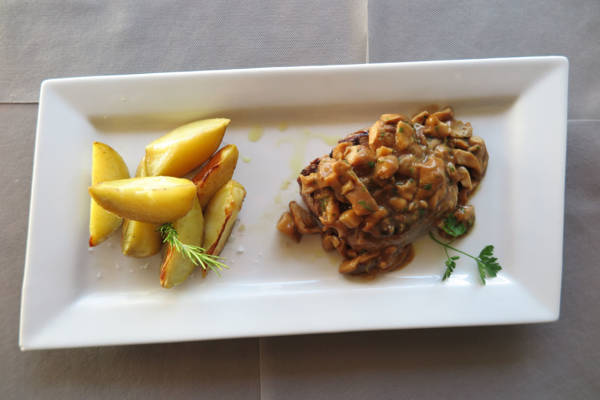 Fillet of Beef with Porcino Mushrooms with Roasted Potato