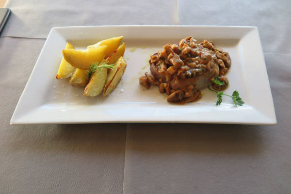 Fillet of Beef with Porcino Mushrooms with Roasted Potato