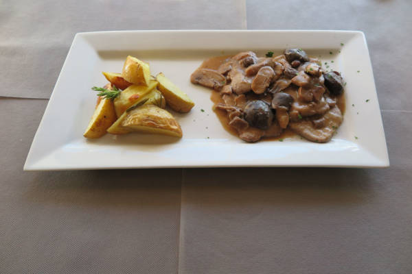 Fillet of Beef with Porcino Mushrooms with Roasted Potato