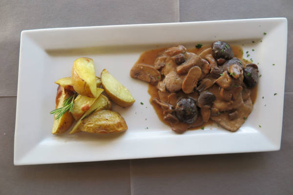 Fillet of Beef with Porcino Mushrooms with Roasted Potato