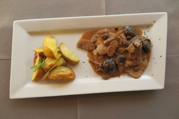 Fillet of Beef with Porcino Mushrooms with Roasted Potato