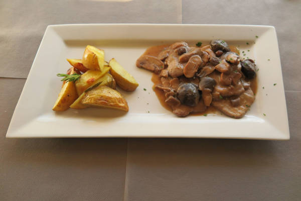 Fillet of Beef with Porcino Mushrooms with Roasted Potato