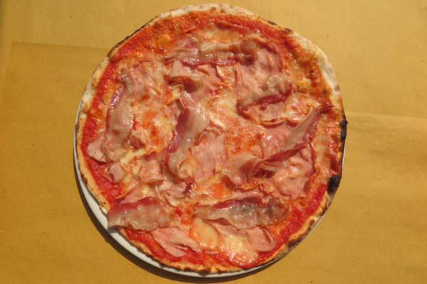 tomato, mozzarella, ham, bacon