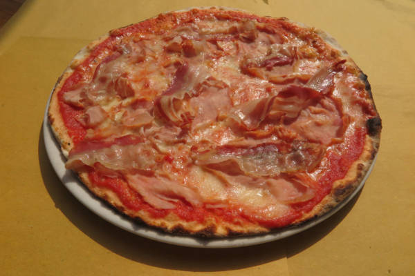 tomato, mozzarella, ham, bacon